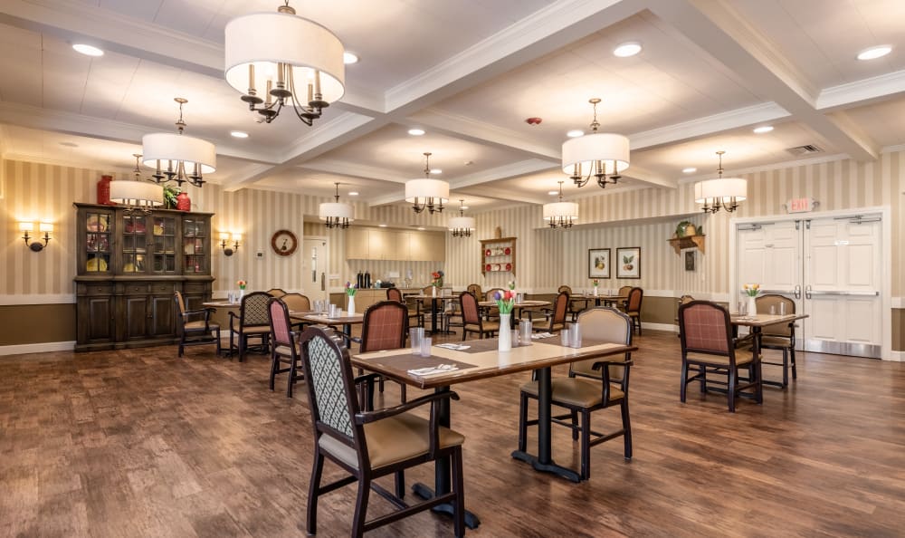 Dining Area at Elk Ridge in Maplewood, Minnesota