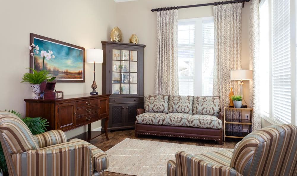 Quiet reading room with a couch and various chairs at Elk Ridge in Maplewood, Minnesota