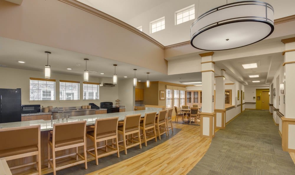 Senior living dining in Aurora, CO