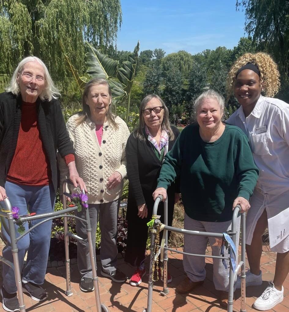 Emerald Place residents at the Botanical Gardens
