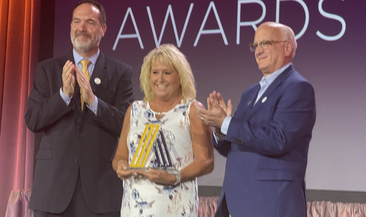 Anthem Memory Care's Traci Colvin receives Hero Award at Argentum